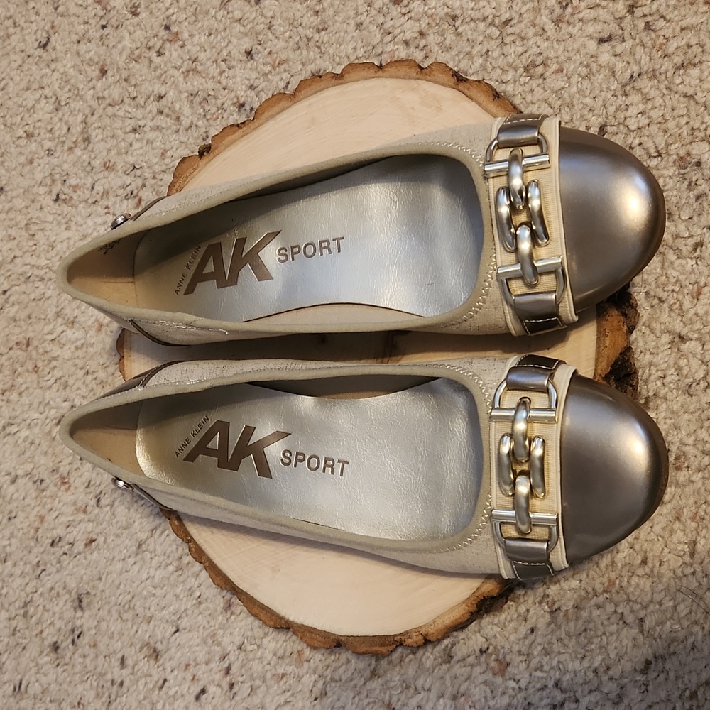 Anne Klein Sport Womens Flats Sz 7